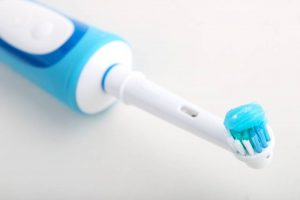 описание электрической зубной щетки с вращающимися щетинками